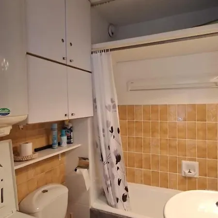 à Piscine Et Tennis Chalet
