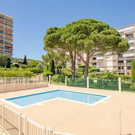 Chalet à Piscine Et Tennis *